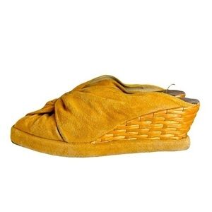 Vintage Andre Assous Saffron Suede Espadrille Wedge Sandals – Size 8M